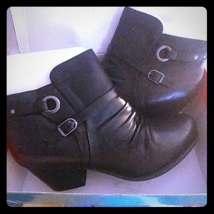 Stacked Heel Zip Bootie